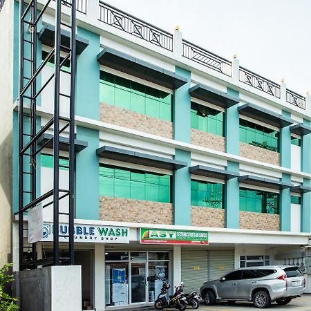 Oyo 421 Deck 360 Dormitel Hotel Davao Exterior photo