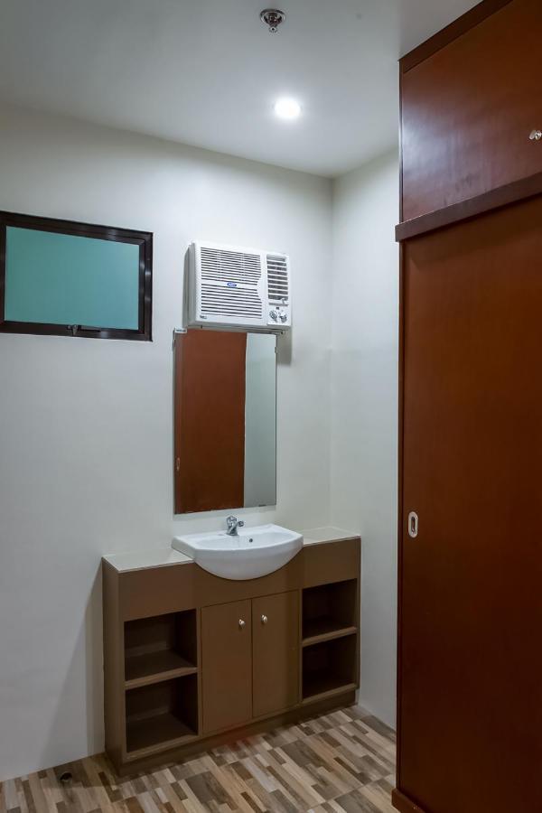 Oyo 421 Deck 360 Dormitel Hotel Davao Exterior photo